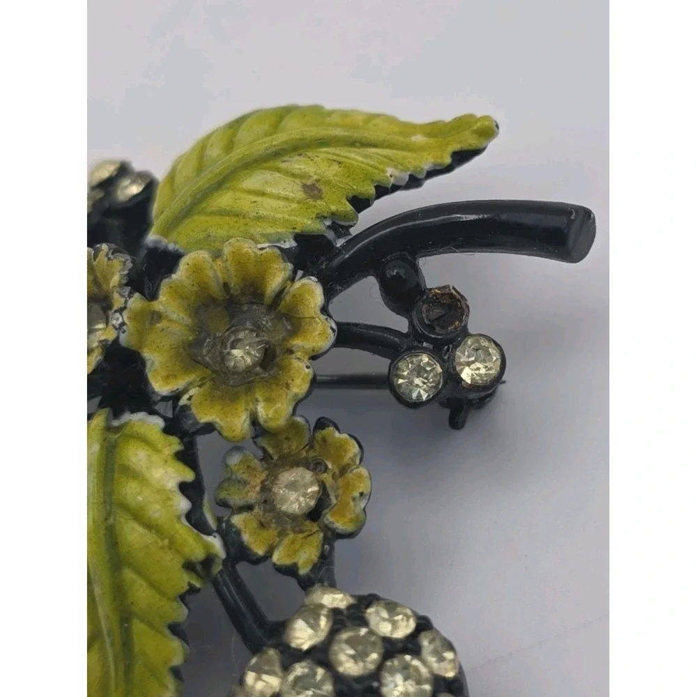 Vintage Hollycraft Hydrangea Berry Brooch Japanned Yellow Rhinestone Leaf Retro